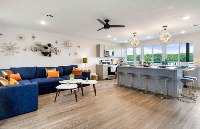 Luxury Lakehouse - Photo 49