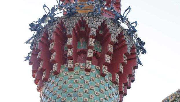 The tower of the Capricho de Gaudí