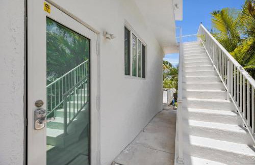 NEW LISTING! Reel Joy Waterfront Luxe with Pool and Private Dock home - Foto 63