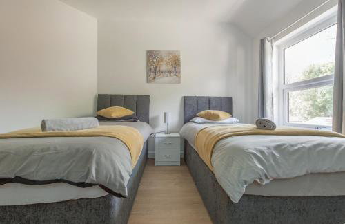 Ryland House Sleeps 8 M6 Access & Garden - Foto 1