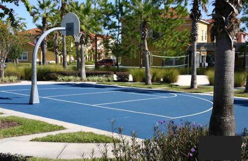 Disney Dream with Hot Tub, Pool, Xbox, Games Room, Lakeview, 10 min to Disney, Clubhouse - Foto 58