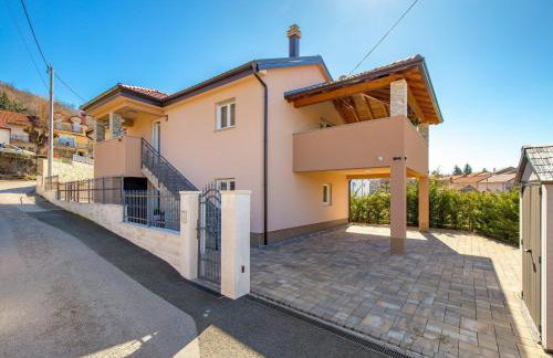 Villa Lemily - Five Bedroom with Swimming Pool - Photo 28