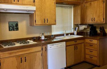 Charming Riverside Vacation Rental with Scenic Mountain Views near Ennis, Montana - Foto 4