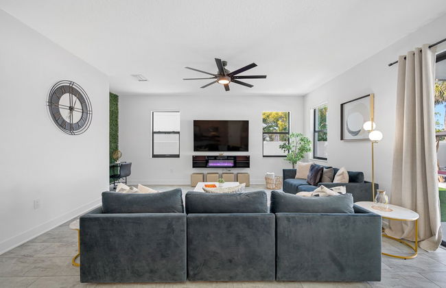 Luxury Modern Villa w/ Pool, Jacuzzi & Amenities! - Foto 35