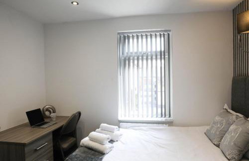 Modern 4 BR flat with 4 ensuites in central Reading - Photo 10