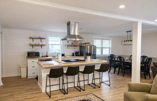 Charming Cottage with Fenced Backyard Pet Friendly - Foto 1