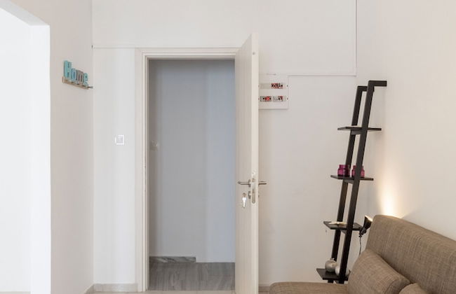 Parikia's Cute Pebble - Photo 27