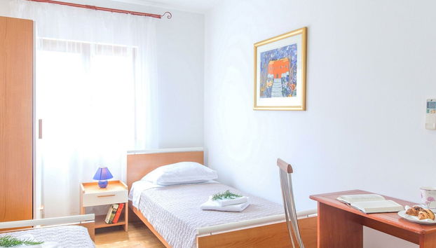 Charming Villa With Spacious Rooms and Private Swimming Pool in the Lavender Island of Hvar - Foto 2, Habitación