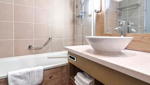 South facing 2-bed apartment with fireplace, Terrasses dEos - Photo 4