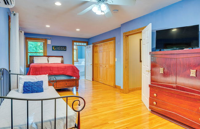 Spacious Belmont Home w/ Seasonal Pool & Grill - Foto 30