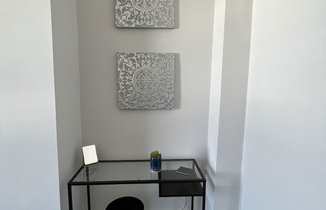 Between the beach and the shops - Foto 2