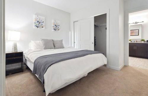 2BR Executive Downtown Apartment - Photo 48