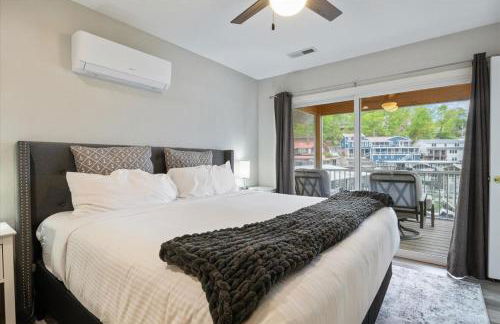 Beautiful Lake Front Home with Private Dock In Lick Branch Cove - Foto 17