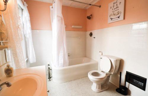 Spacious 6-bedroom house in charming Niagara Falls with AC - Foto 25