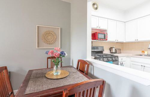 Stunning 3 Bed Fully Furnished Apt - Foto 16