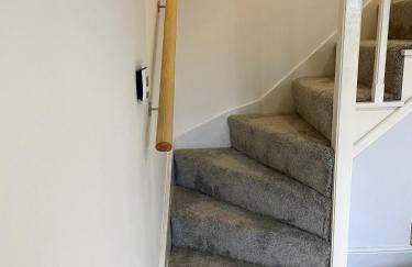 Spacious Family Friendly Cottage - Photo 7