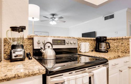 Intracoastal Oasis in a Prime Area w Pool and BBQ - Foto 11