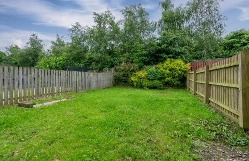 Superb Two Bedroom House Near Etihad & Coop Live - Free Parking - Foto 5