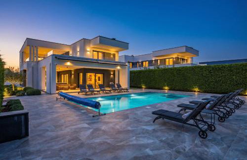 Villa Ula in Pula with heated pool, sauna & private tennis court - Photo 29