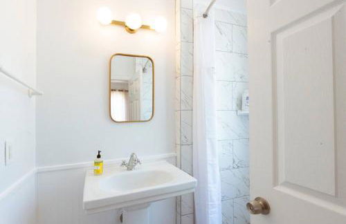 Modern 3BDR Retreat with Backyard Starland District - Foto 20