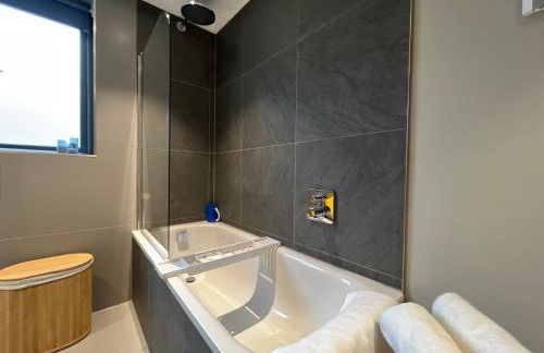 River Vista Retreat - Luxury duplex Apt - Views - Parking - Cycle storage - Spa access option - Foto 42