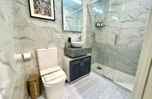 Designer and Quiet Studio 5 min to Maria Zambrano Station and 15 min walk to Beach - Foto 9