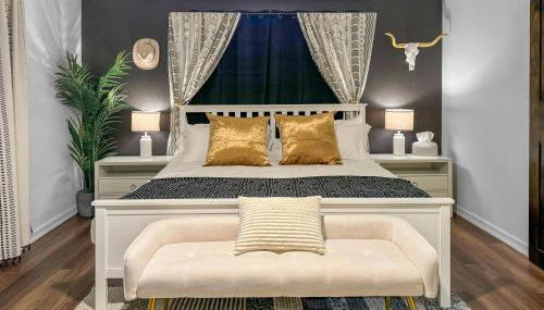 Casa Hosum - 7 mins Downtown Sleeps 9 King Bed Fenced Yard - Foto 1