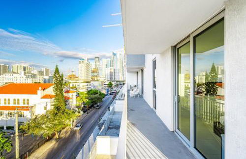 Brickell Border 3BR by Untitled Stay - Photo 13