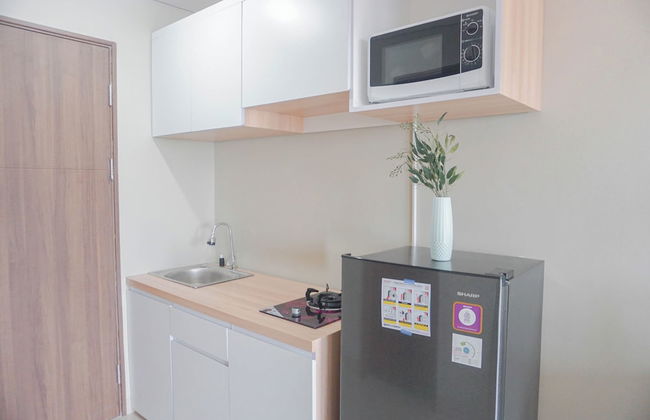 Homey Living and Well Designed Studio Room at Royal Sentul Park Apartment - Foto 10