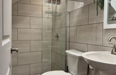 Jungle House Columbus Downtown Free Parking Sleeps 8 - Steps to Convention Center & Nationwide Arena - 2BR Short North Luxury Home - Over 5,800 Five Star Stays - Foto 4