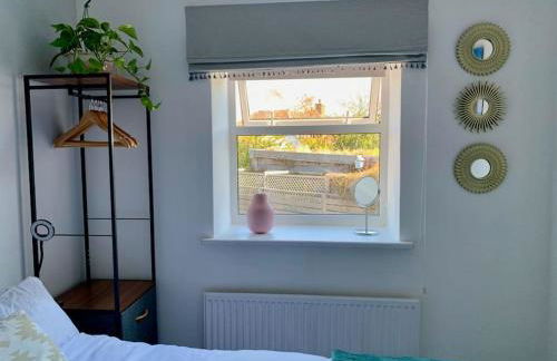 May Cottage - Heart of Vibrant Village & 10 mins Walk to Beach - Photo 39