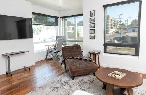 Chic SD Basecamp - Walk to Downtown - Foto 1