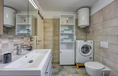 Amazing Apartment In Kanfanar With Wifi - Photo 42