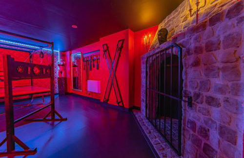 Playroom XXL Loft LOVE Room avec Espace spa Terrasse vue sur les toits Salle de jeux pour adultes Libourne centre 10 min de St Emilion Proche Bordeaux - Foto 7