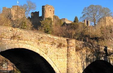 Beautiful stylish 2 bed apartment with free parking - Photo 35