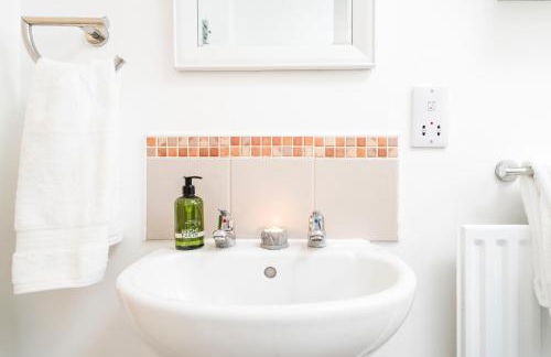 2BR Modern Flat With Free Parking - Foto 38