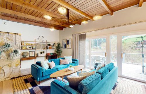 Riverfront Escape - Photo 3