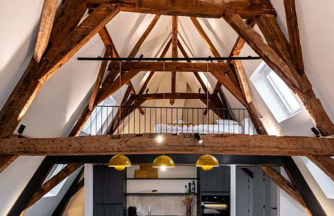 City-view Loft With Wooden Beams and Mezzanine - Foto 16