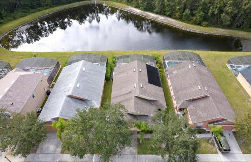 Sunny lake view villa with pool spa - close to attractions - Foto 21