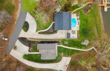 Sleeps 22, Lakefront w/ Private Dock & Pool, 2 Houses Lake Living by Avantstay - Foto 24