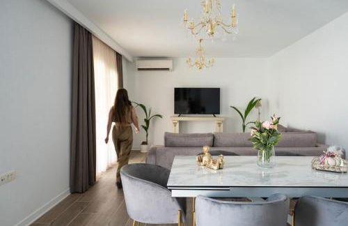 Majestic Manor with outdoor Jacuzzi by 8essentially - Foto 5