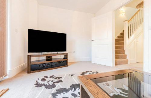 Family-Friendly 4-Bedroom House in Moston with Parking and Garden - Foto 24