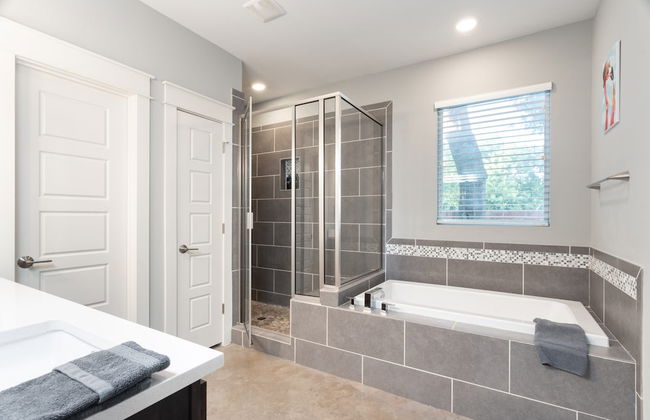 Upstay - East Austin Home w Yard Games Fire Pit - Photo 20