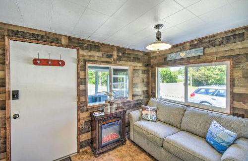 Coastal PNW Gem with Hot Tub - Walk to Beach! - Foto 15