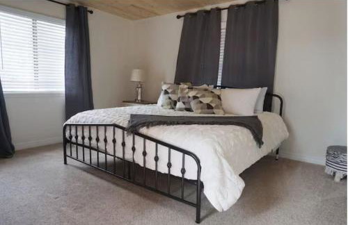 Chic Country Home in the Woods with Hot Tub - Foto 16