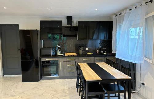 Proche Gare Paris-CDG Stade-de-France Astérix Expo - Foto 7