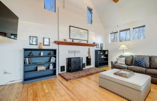 Exclusive Wooded Chalet w Magnificent River Views - Foto 9