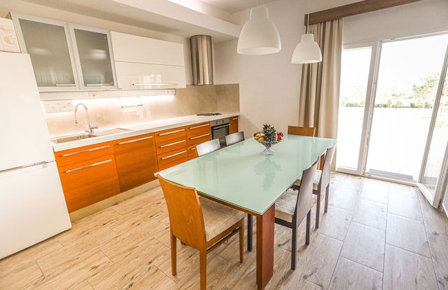 Secluded Holiday Home With Pool and Hot Tub - Foto 2