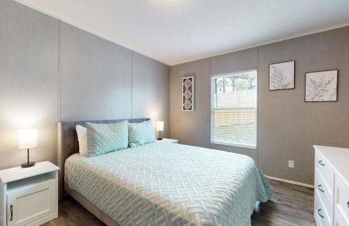 New Lake Home Sleeps 14 Private Dock Deck Grill - Foto 16