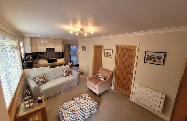 The Mumbles - Bungalow - 2 Bedrooms - Pet Friendly - Photo 9
